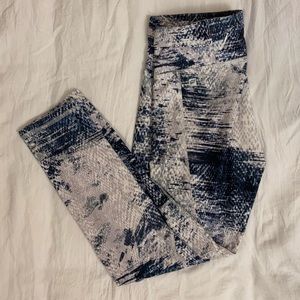 Fabletics snake printed power hold 7/8 leggings!